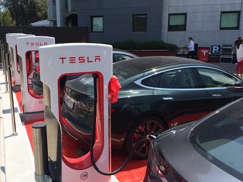 Estación de recarga de Tesla en Girona