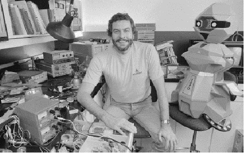 Bushnell en su laboratorio en Atari