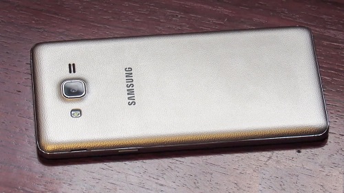 El On7 permanece con 13MP de cámara posterior