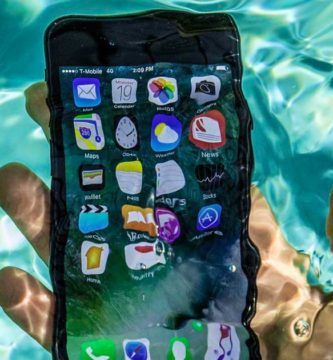iPhone perdido en Disney sigue funcionando después de estar bajo el agua 2 meses